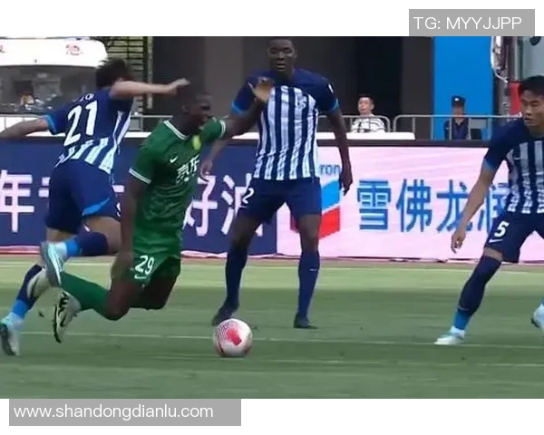 乌拉圭与英格兰激战正酣足球盛宴引发全球关注与热议 乌拉圭与英格兰激战正酣足球盛宴引发全球关注与热议