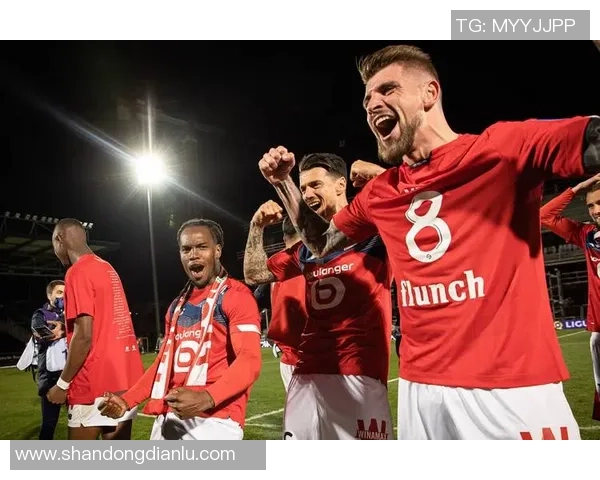 塞维利亚与比尔的精彩对决揭示了足球战术与团队合作的重要性 塞维利亚与比尔的精彩对决揭示了足球战术与团队合作的重要性