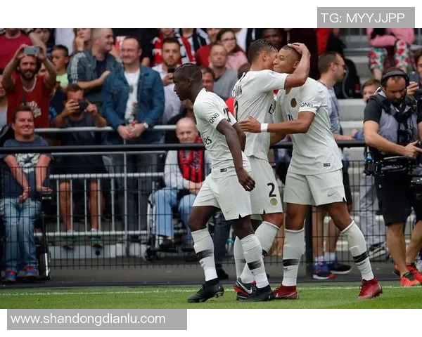 巴黎与甘冈精彩对决全场视频回顾尽享足球盛宴 巴黎与甘冈精彩对决全场视频回顾尽享足球盛宴