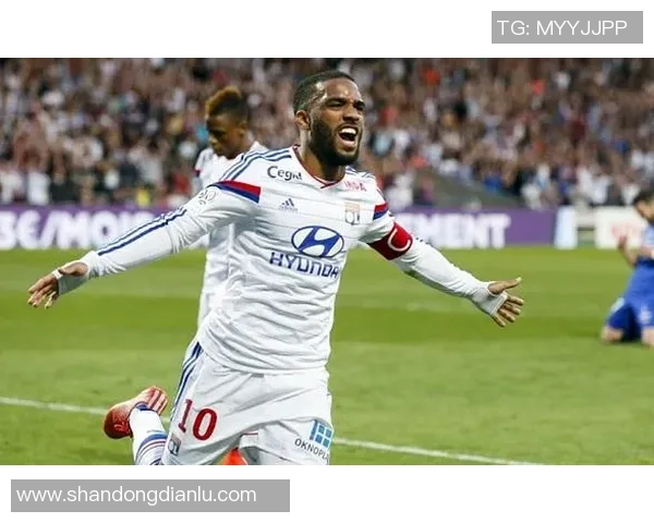 里昂对阵贝西克塔精彩直播全程回顾与赛后分析